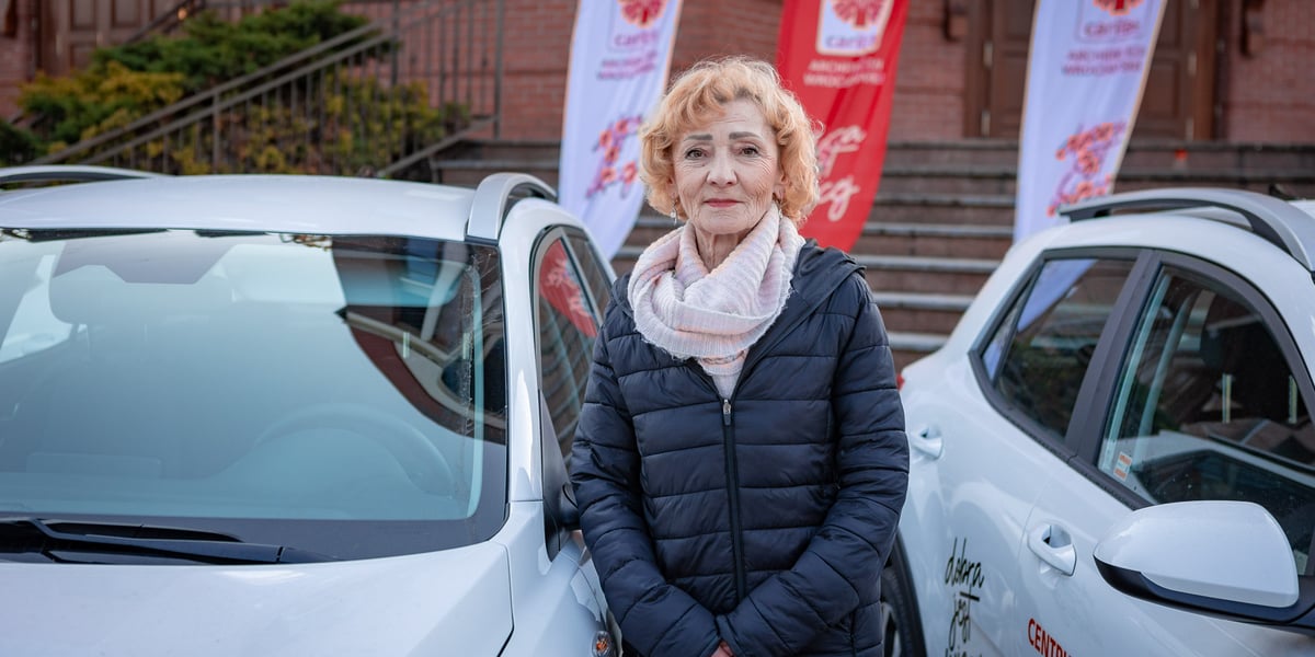 Poświęcenie aut dla pielęgniarek Hospicjum Domowego Caritas Archidiecezji Wrocławskiej