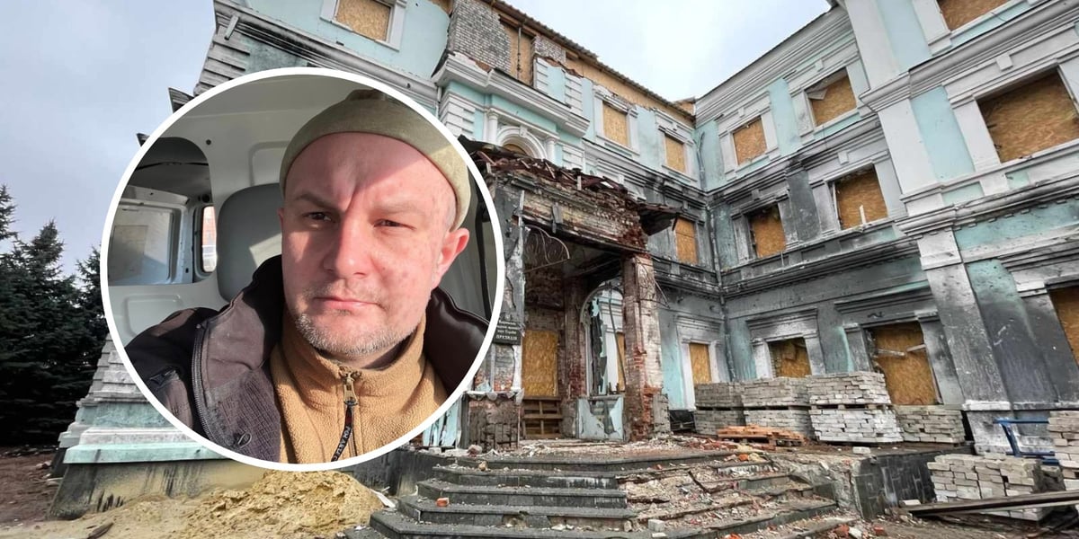 W tle - zniszczony ostrzałem budynek. W kółku - Piotr Kaszuwara