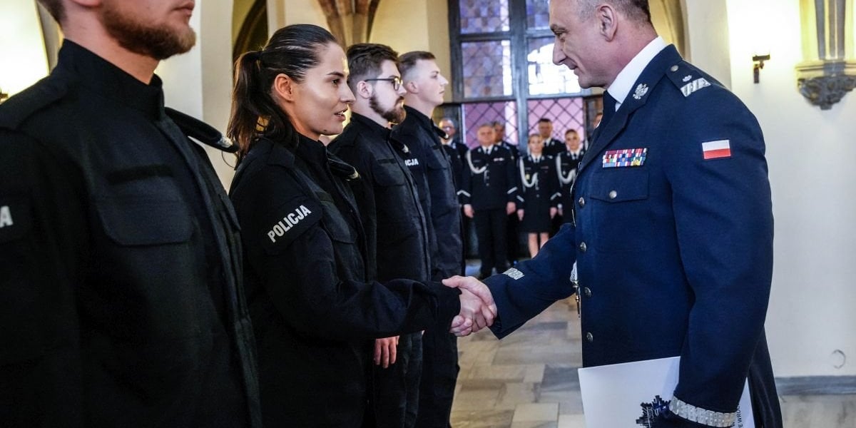 Ślubowanie nowych policjantów we wrocławskim Ratuszu