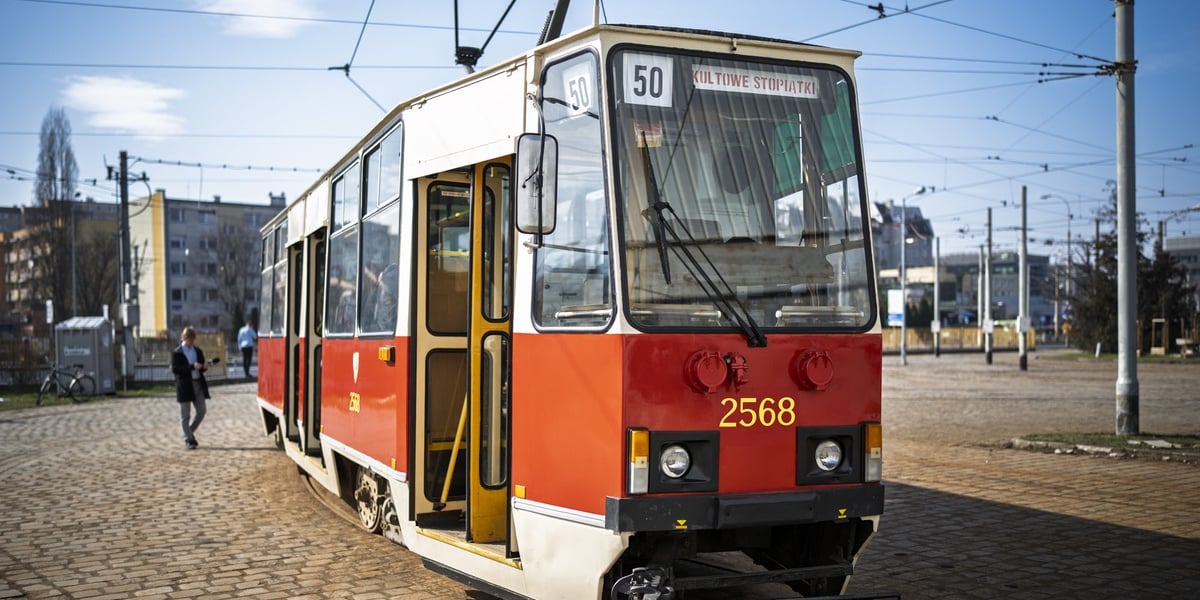 Przejazdy kultowymi tramwajami 105N. Na zdjęciu historyczny tramwaj
