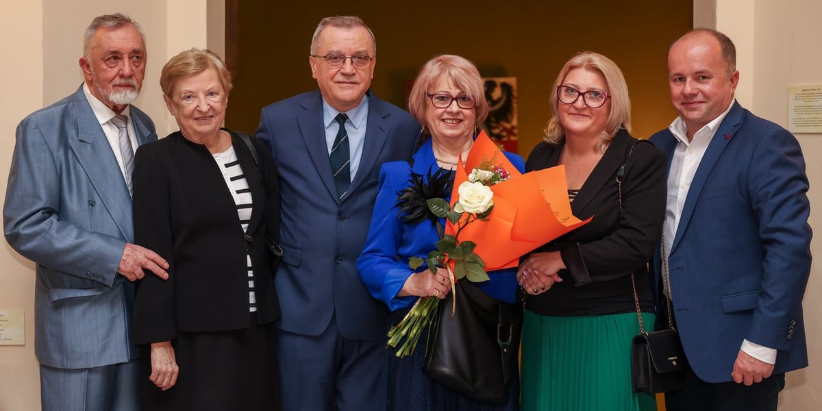 Para z wieloletnim stażem ze swoją rodziną
