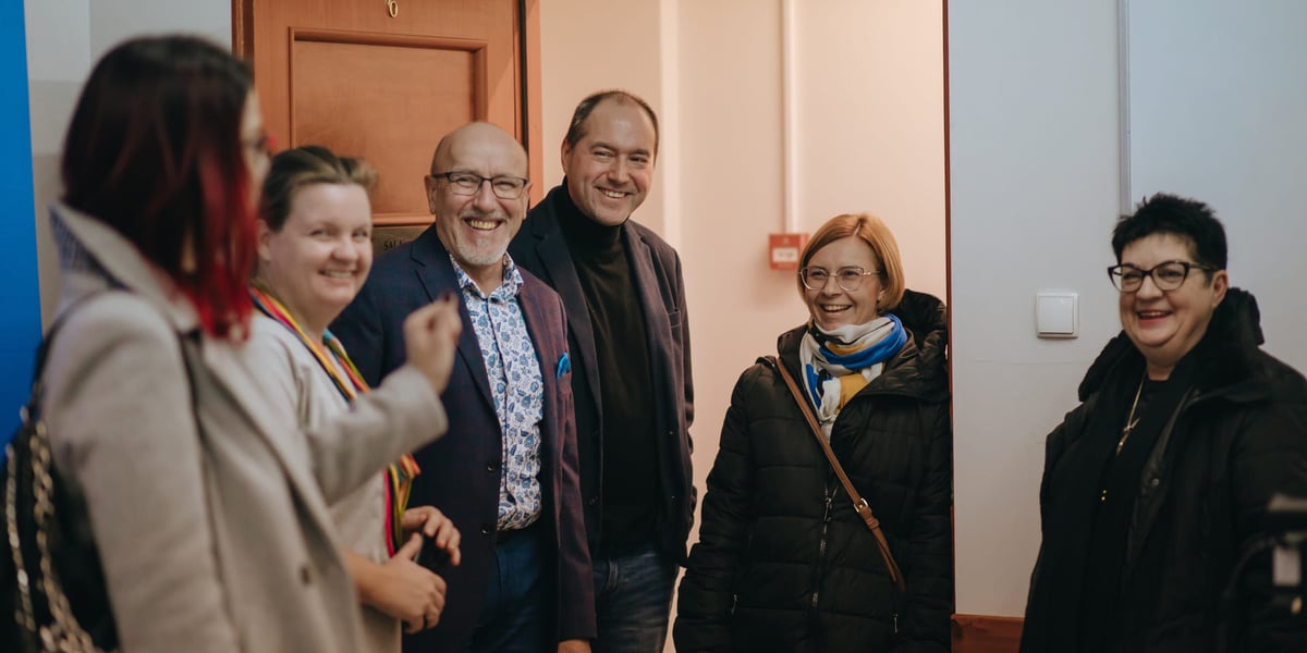 Centrum Sektor 3, rok 2024. Na zdjęciu od lewej: Magdalena Wdowiak-Urbańczyk, Agnieszka Cisowska-Szul, Grzegorz Tymoszyk, Kazimierz Szepiela, Anna Kieler, Beata Bernacka.