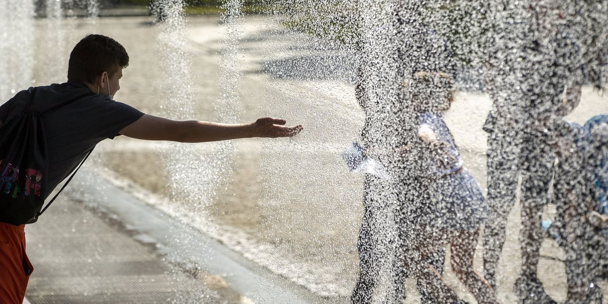 Kurtyna wodna przy wejściu do Hydropolis. Zdjęcie ilustracyjne