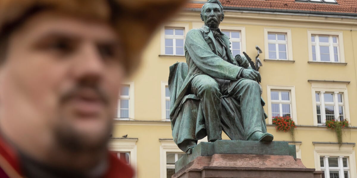 Pomnik Aleksandra Fredry we wrocławskim Rynku