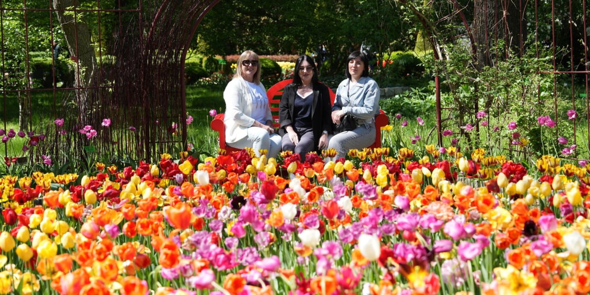 Uczestniczki Festiwalu Tulipanów w Ogrodzie Botanicznym
