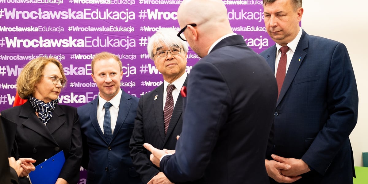 Spotkanie związane z przekazaniem 3 wrocławskim Poradniom Psychologiczno-Pedagogicznym  nowoczesnego sprzętu terapeutycznego do diagnozowania oraz wspierania dzieci i młodzieży z różnymi potrzebami. 