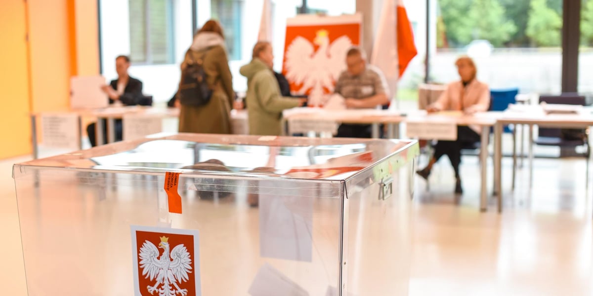 Głosowanie w komisji nr 108 w liceum nr 5 przy Kuronia na Hubach