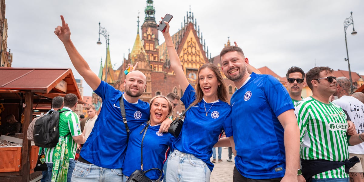 Kibice na wrocławskim Rynku. 28.05.2025