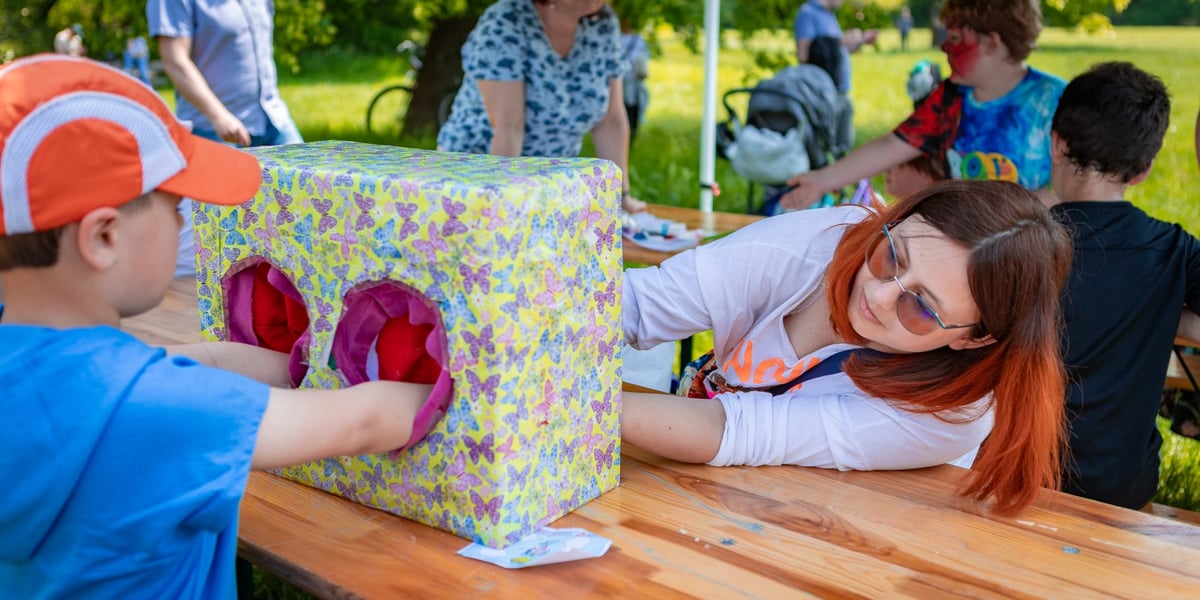 Piknik w parku Grabiszyńskim zorganizowany z okazji Dnia Rodzicielstwa Zastępczego. Na zdjęciu jedna z zabaw, które zaproponowano najmłodszym