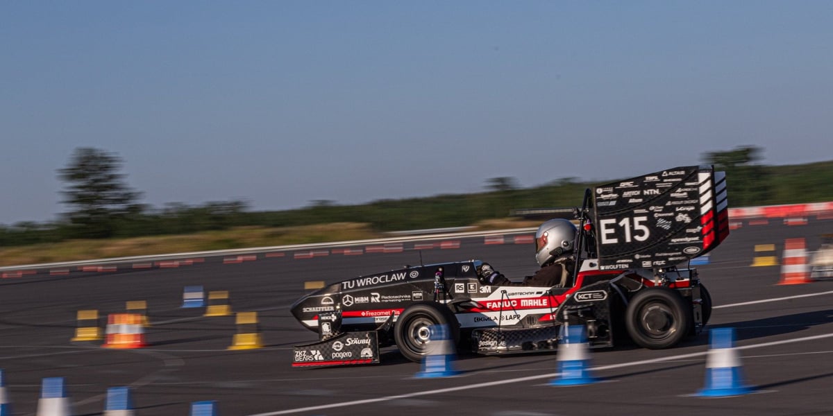 Bolid RT15e wrocławskiego PWR Racing Team podczas zawodów na Węgrzech
