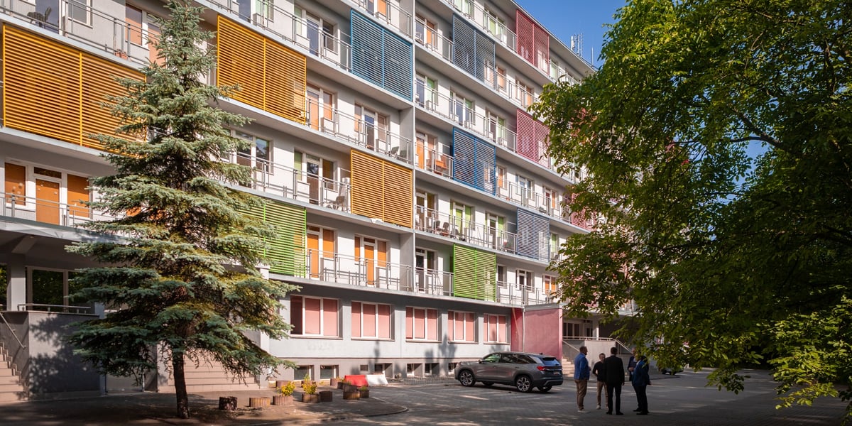 Modernizacja domu studenckiego Bliźniak. Na zdjęciu sześciopiętrowy budynek