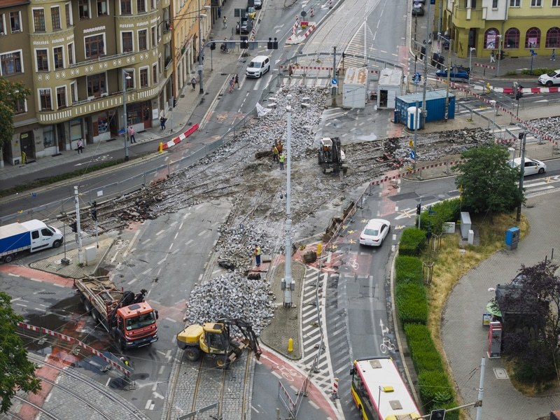 Wymiana rozjazdów tramwajowych na skrzyżowaniu Dubois z Pomorską (Nadodrze), 7 lipca 2025