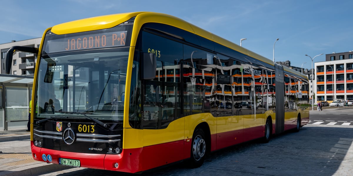 Autobus na nowej pętli, która od miesiąca działa na Jagodnie