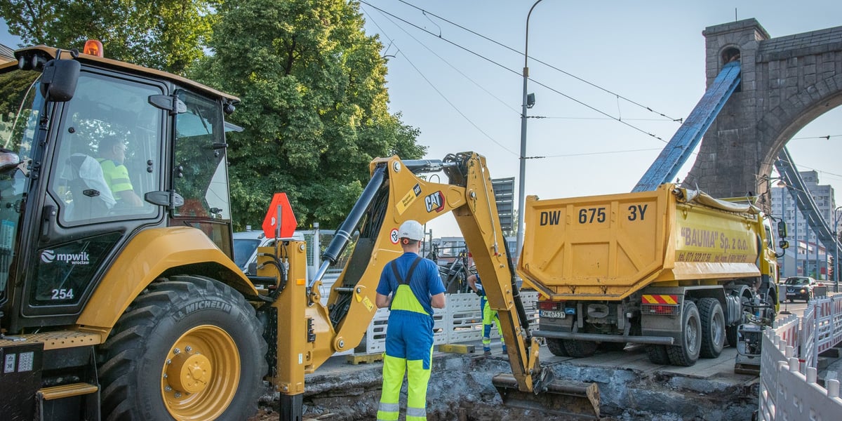Awaria magistrali przy Moście grunwaldzkim we Wrocławiu