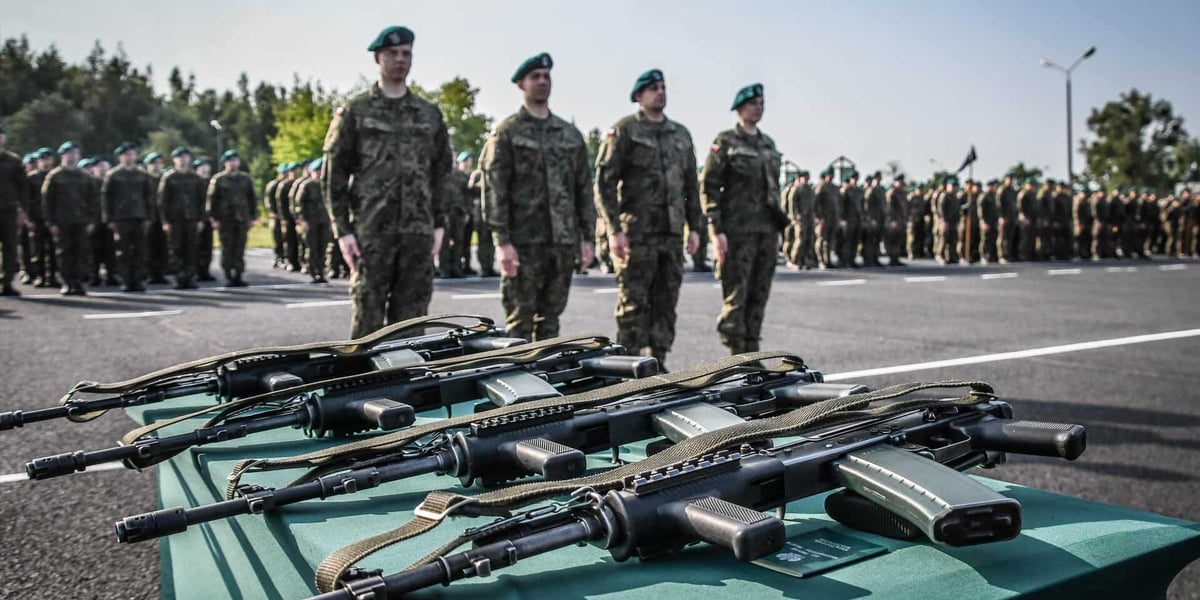 Wakacje z wojskiem i uroczystość wręczenia broni w 10  Wrocławskiej Brygadzie Łączności
