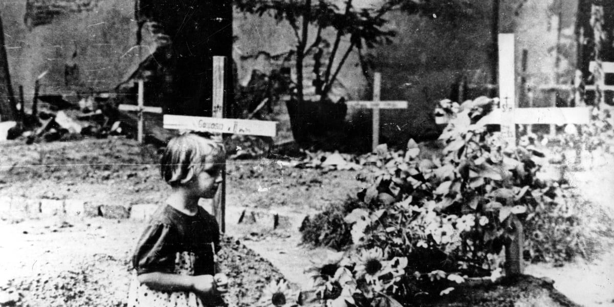 Groby uliczne – widoczna płacząca dziewczynka