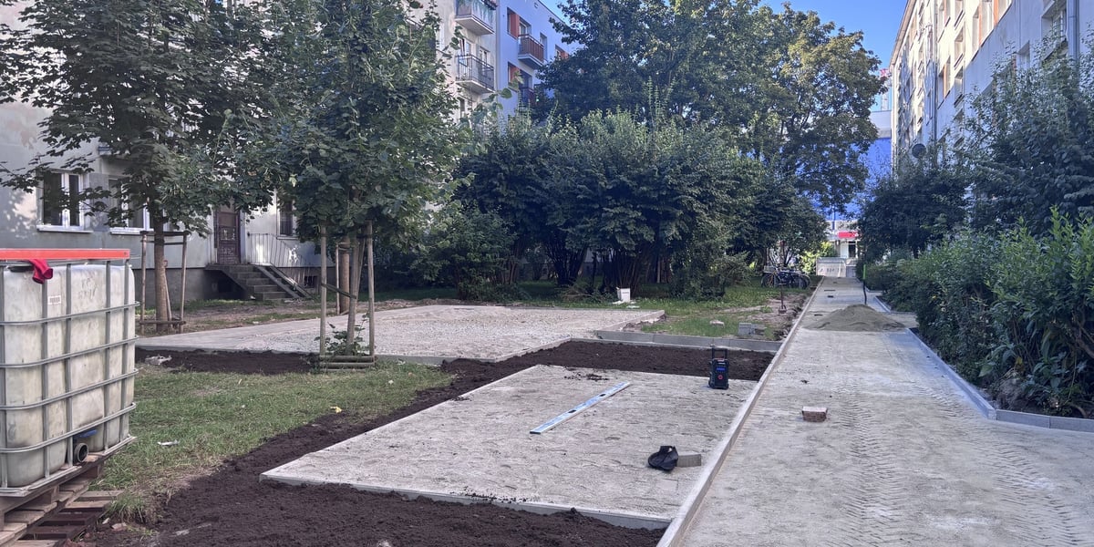 Wnętrze podwórzowe Braniborska—Dobra—Legnicka—Trzemeska , na którym trwa remont
