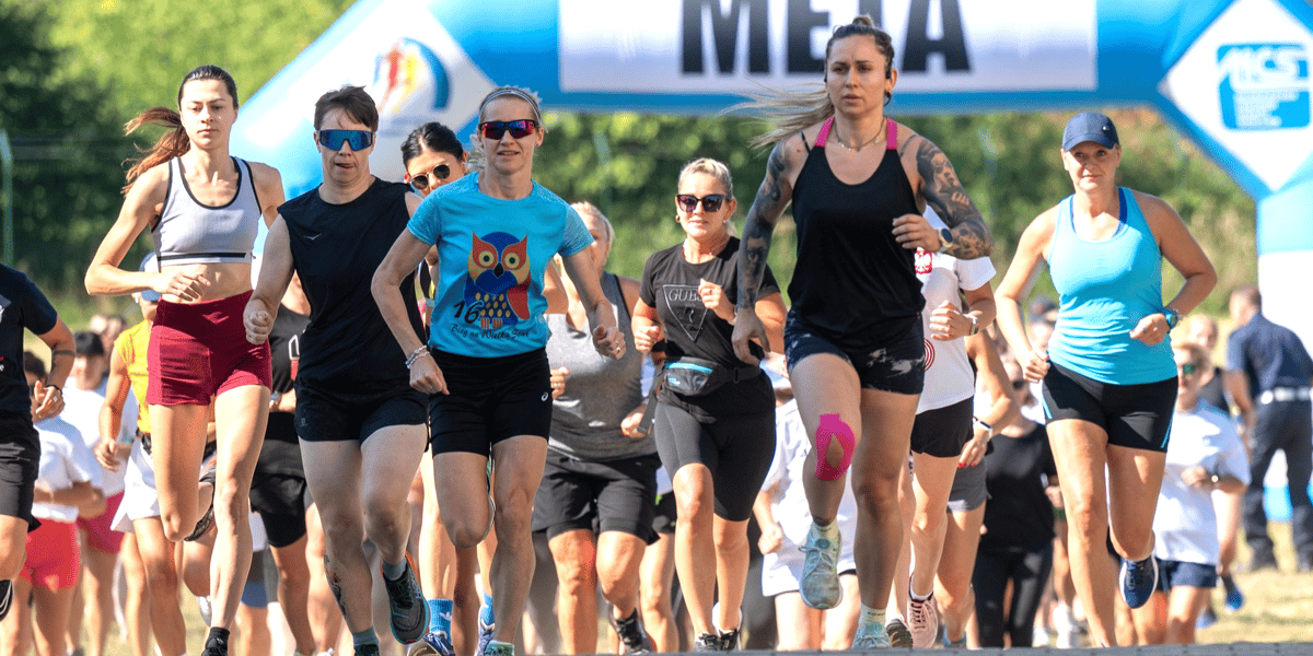Biegnące kobiety podczas IPAPOLRUN 2025