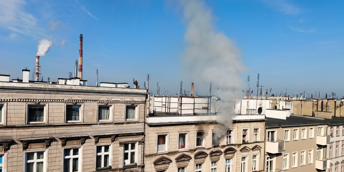 Okna mieszkania przy ul. Chrobrego, w którym wybuchł pożar 