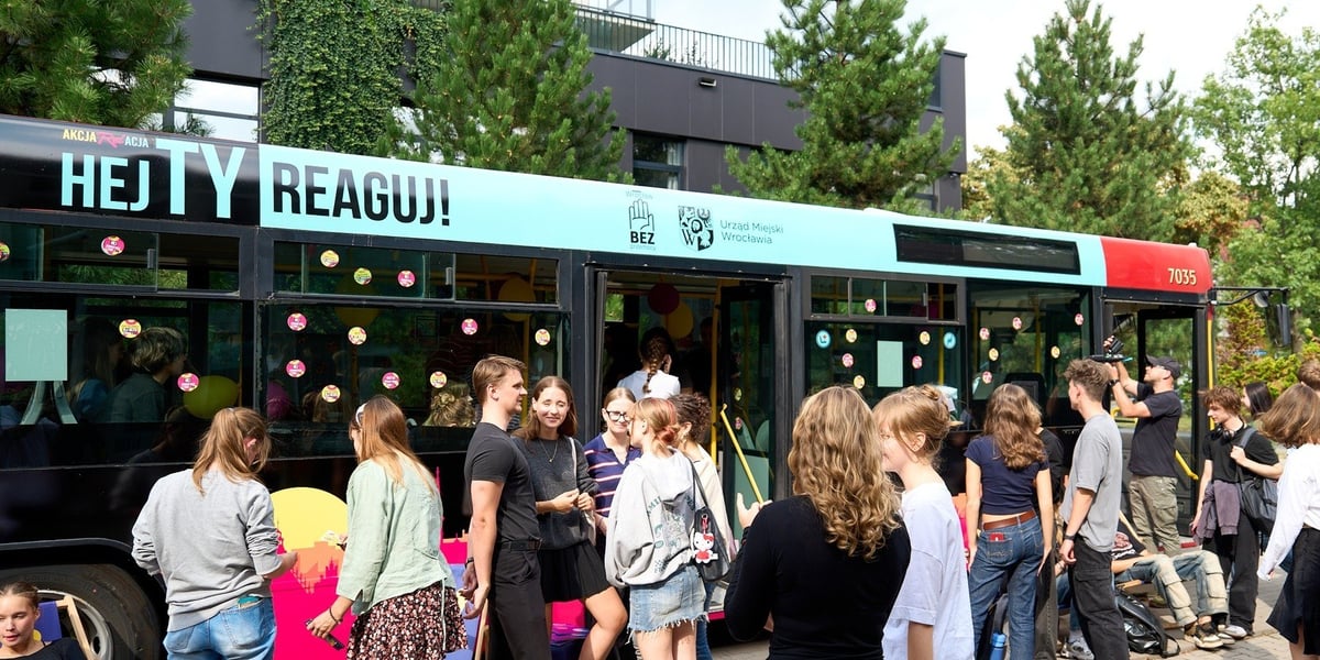 Z akcją HejTy Reaguj specjalny autobus przyjechał do Liceum nr 8