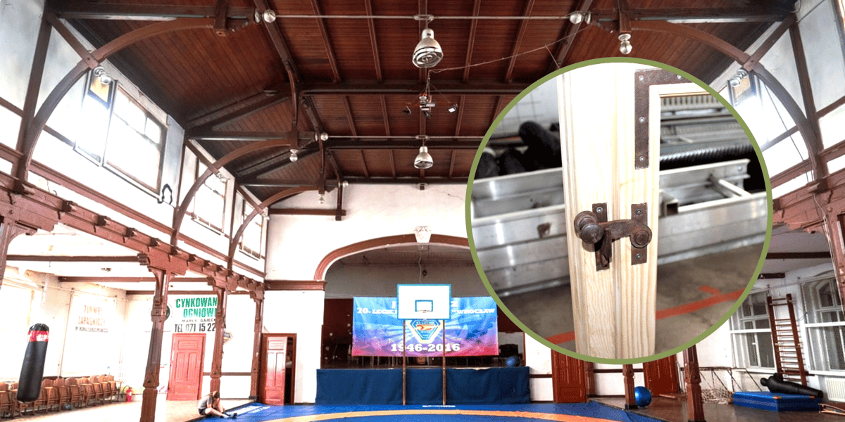 W tle hala sportowa KS Lotnik. W kółku z prawej widać odtworzoną stolarkę okienną z zabytkowymi okuciami