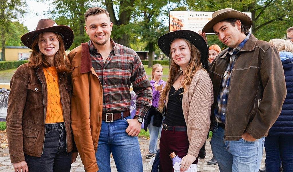  Student’s Day na Partynicach - pierwsza edycja. Na zdjęciu uczestnicy przebrani za kowbojów