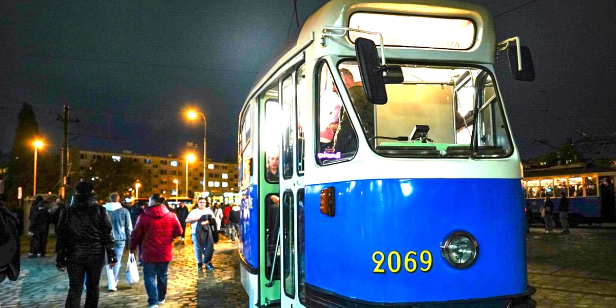 Zabytkowy tramwaj w Zajezdni Popowice