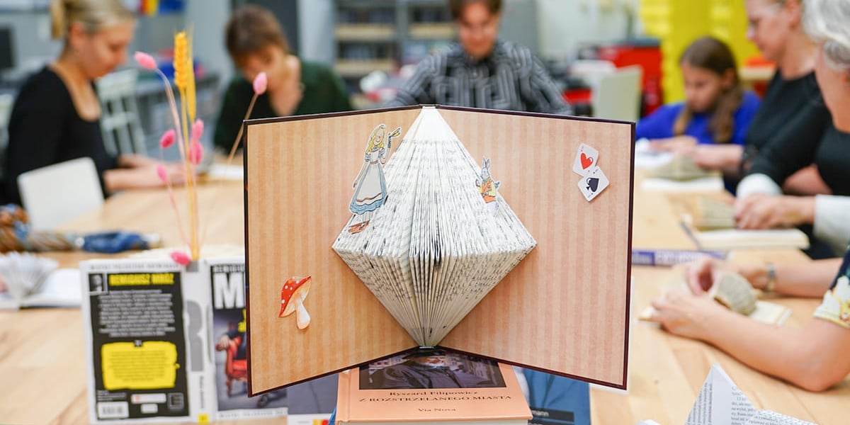 Warsztaty z Book Folding. Noc Bibliotek, Wrocław 17.10.2025