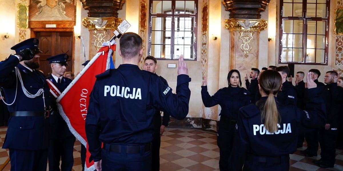 Ślubowanie nowych policjantów w Oratorium Marianum Uniwersytetu Wrocławskiego