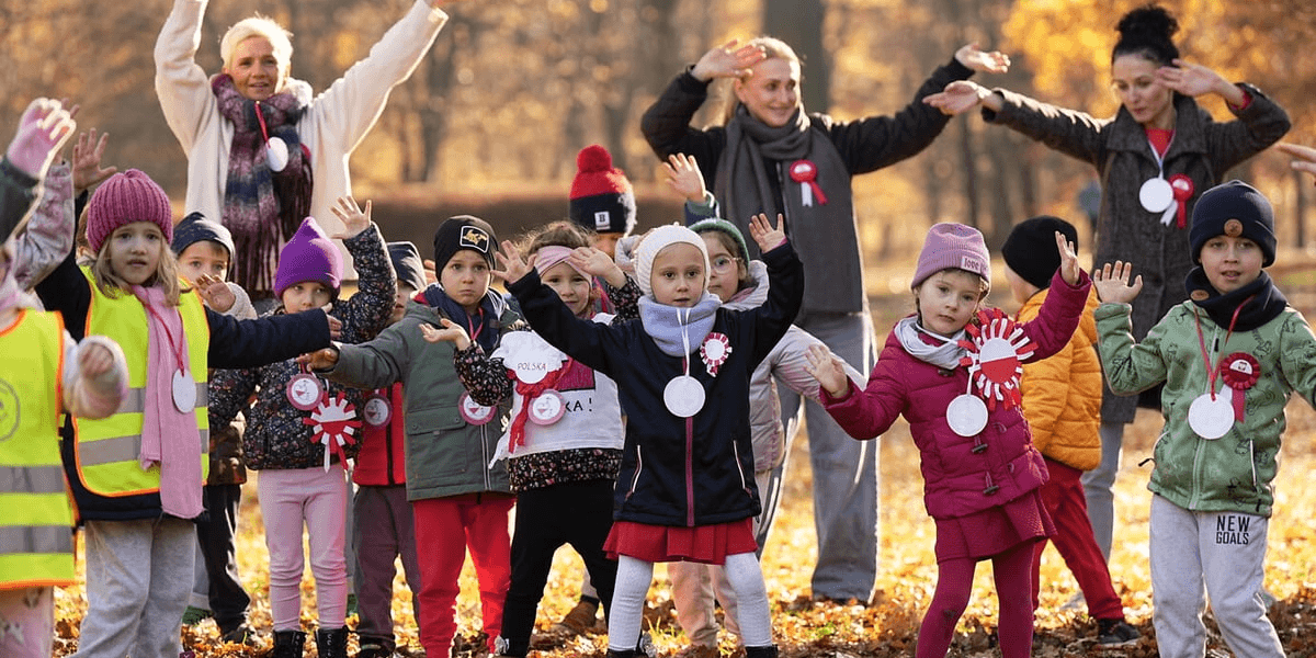 Przedszkolaki w parku Szczytnickim