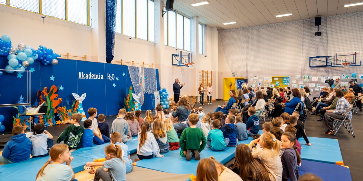 Uczniowie ZSP nr 5 we Wrocławiu podczas inauguracji 4. edycji „Akademii H2O”