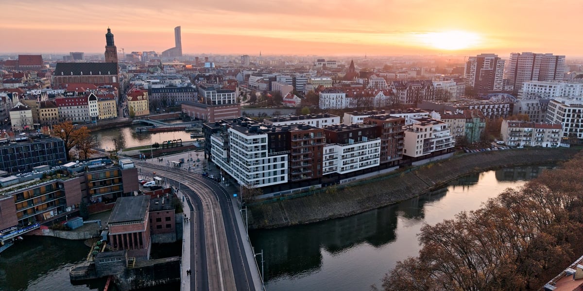 Zachód słońca nad listopadowym Wrocławiem