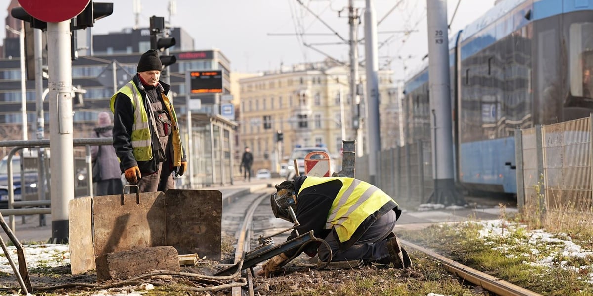 Naprawa torowiska na Legnickiej przy pl. Jana Pawła II