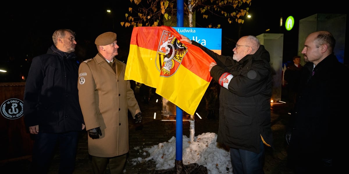 Wzruszająca uroczystość upamiętniająca śmierć podpułkownika „Zbroi”. Teraz jego imię nosi wrocławski skwer