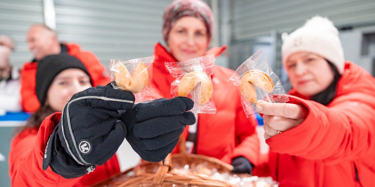 Andrzejki na lodowisku przy ul. Spiskiej. Były nawet ciasteczka z wróżbą!