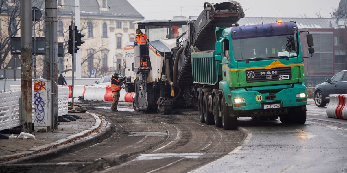 Prace na Drobnera przy skrzyżowaniu z Dubois 