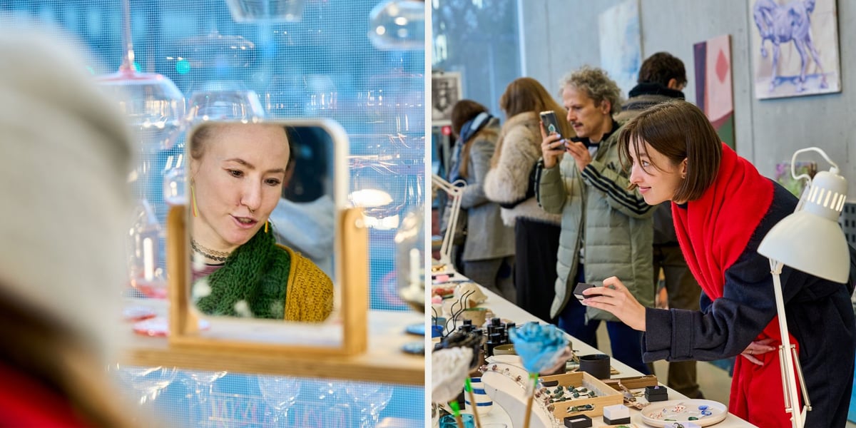 Twarz kobiety odbijająca się w lusterku | kobieta przy stole na kiermaszu na ASP na Traugutta