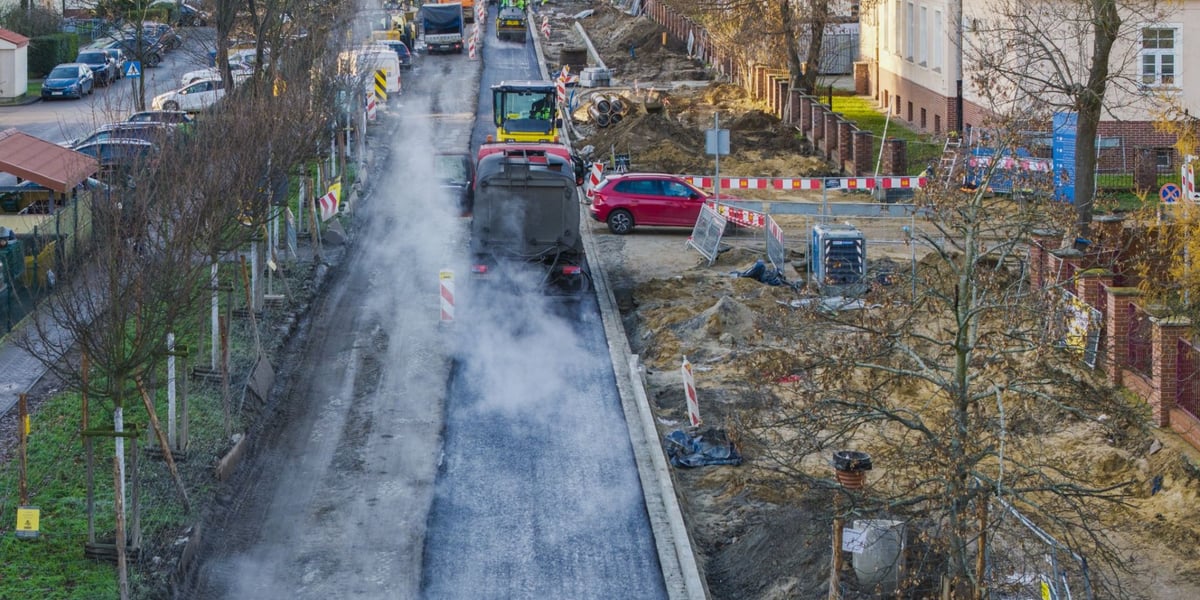 Druga warstwa masy bitumicznej została położona w poniedziałek 8 grudnia 