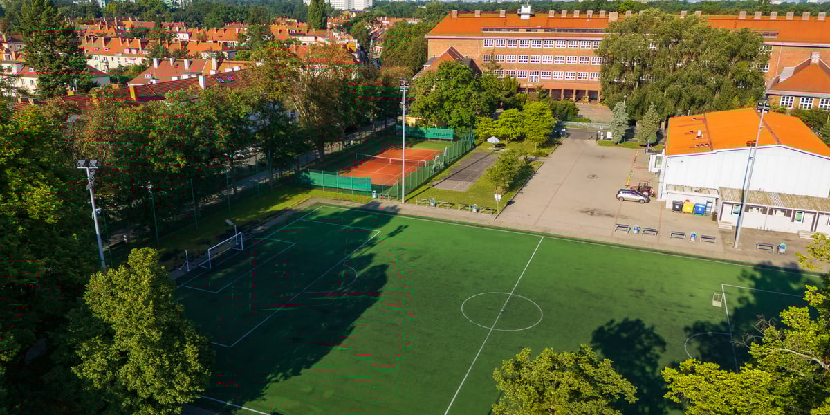 Boisko ze sztuczna nawierzchnią ul. Krajewskiego