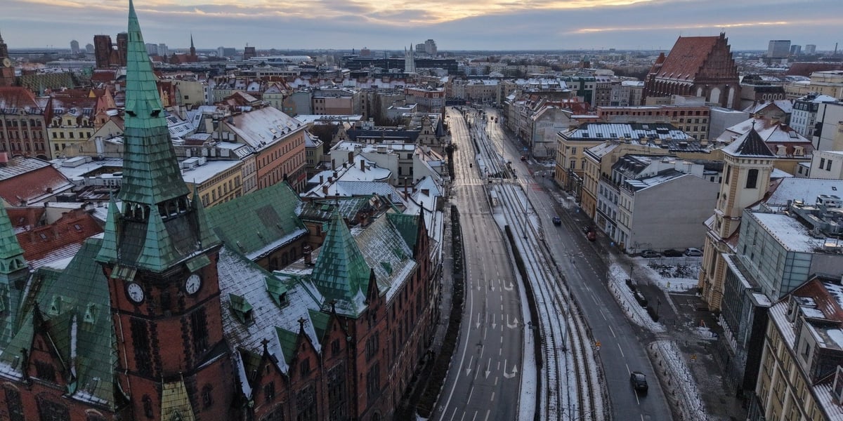 Opustoszały Wrocław w noworoczne przedpołudnie 1 stycznia 2026 roku