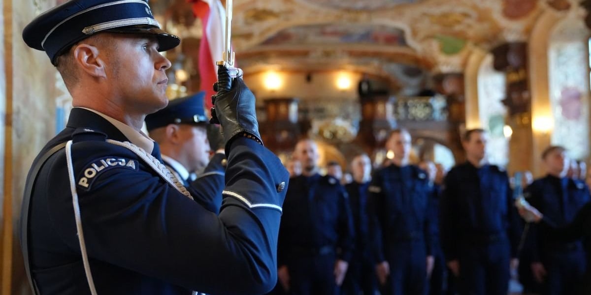 Na zdjęciu policjanci podczas uroczystości zaślubin w Oratorium Marianum 