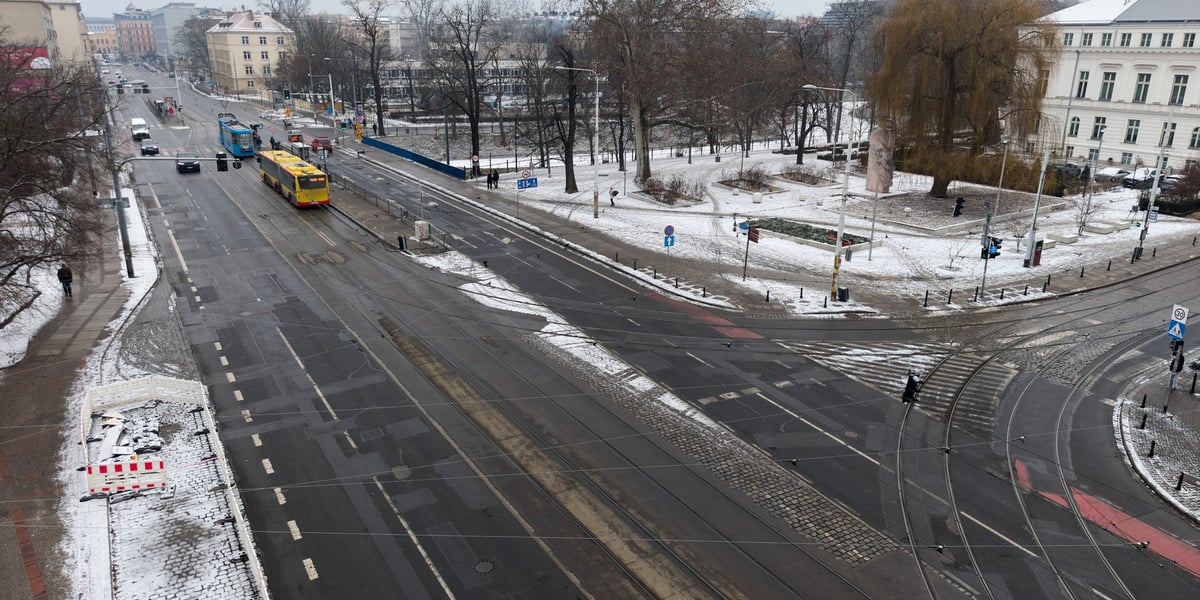 Widok na ul. Skargi w rejonie wlotu ul. Teatralnej - w pobliżu tego miejsca powstanie nowe przejście dla pieszych z sygnalizacją świetlną.
