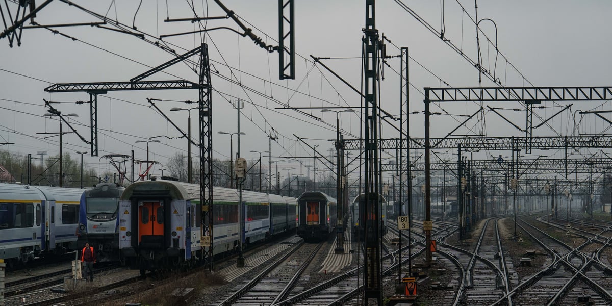 Pociągi stojące na bocznicy dworca Wrocław Główny