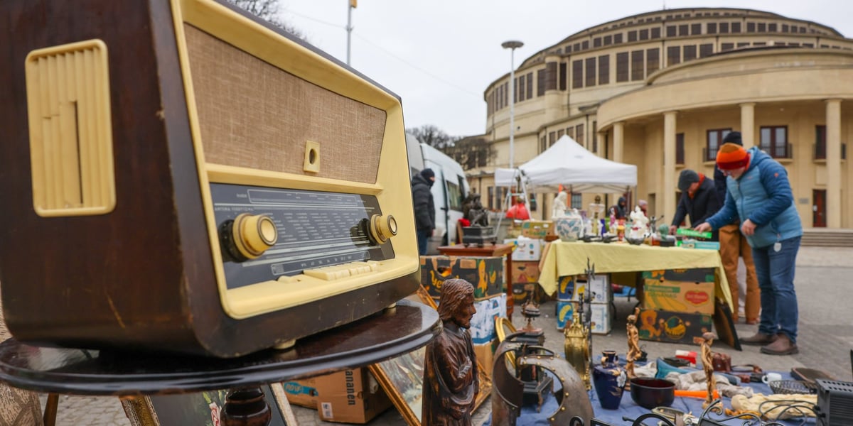 Giełda staroci pod Iglicą przy Hali Stulecia we Wrocławiu, 15 lutego 2026