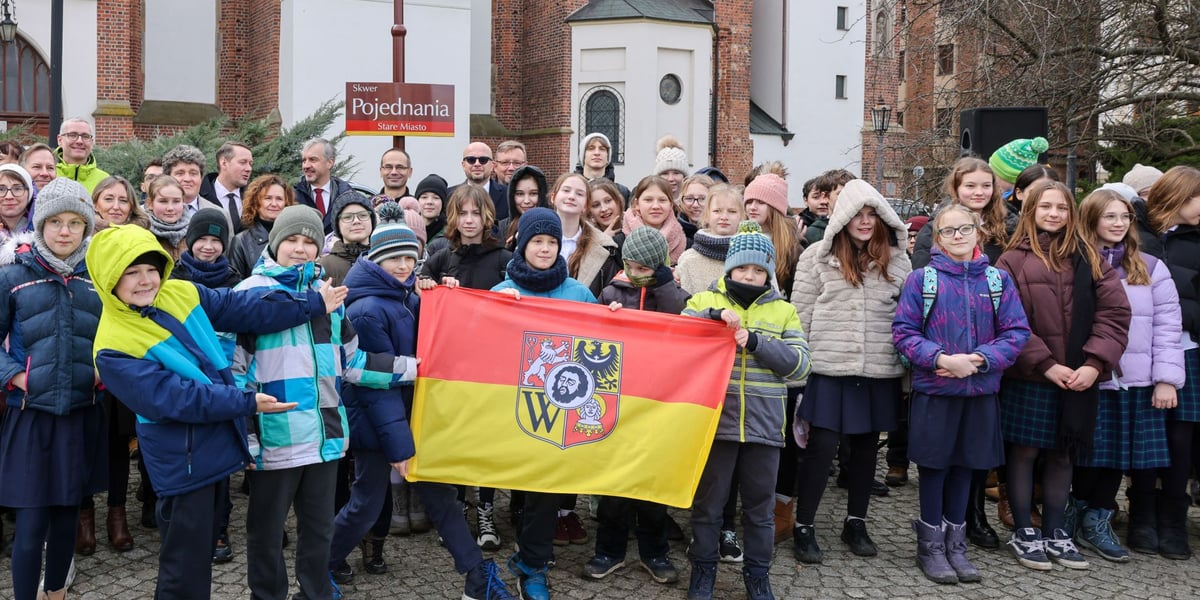 Po odsłonięciu tablicy z nazwą Skwer Pojednania 