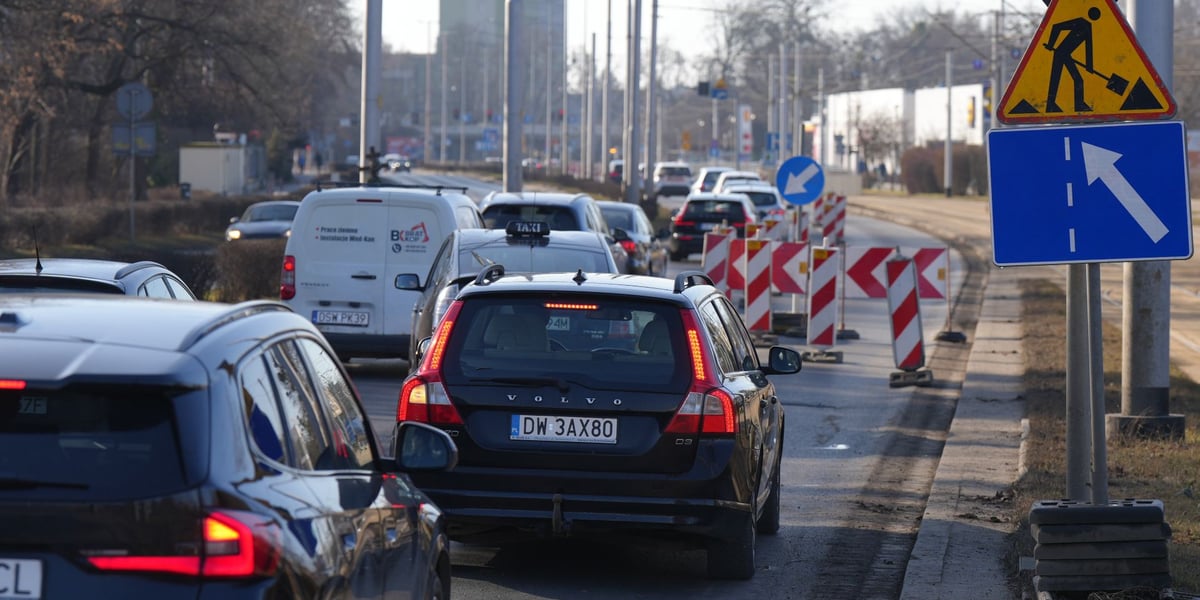 Zmiana organizacji ruchu na Powstańców Śląskich między Orlą a Krzycką 