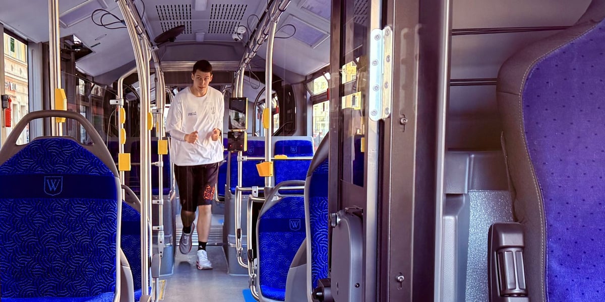 Przemek biega Mercedesie Conecto - nowym autobusie MPK Wrocław 