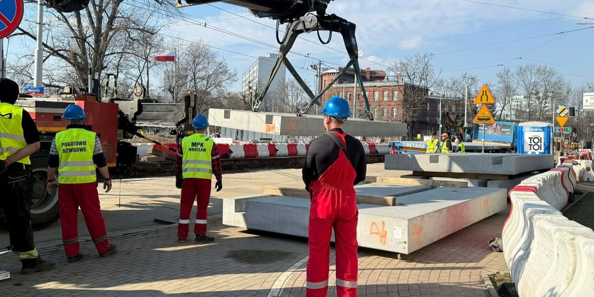 Plac budowy na skrzyżowaniu Glinianej z Borowską 
