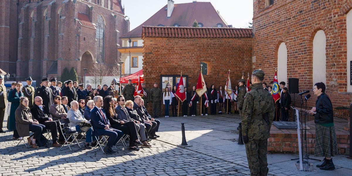 Obchody rocznicy I Kongresu Polaków w Niemczech przy kościele św. Marcina na Ostrowie Tumskim w piątek 6 marca