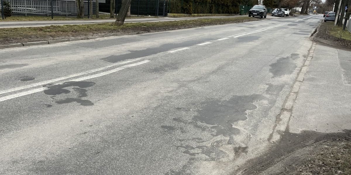 Ulica Kiełczowska przed remontem, kolaż dwóch zdjęć